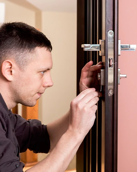 : Professional Locksmith For Commercial And Residential Locksmith Services in Valrico, FL