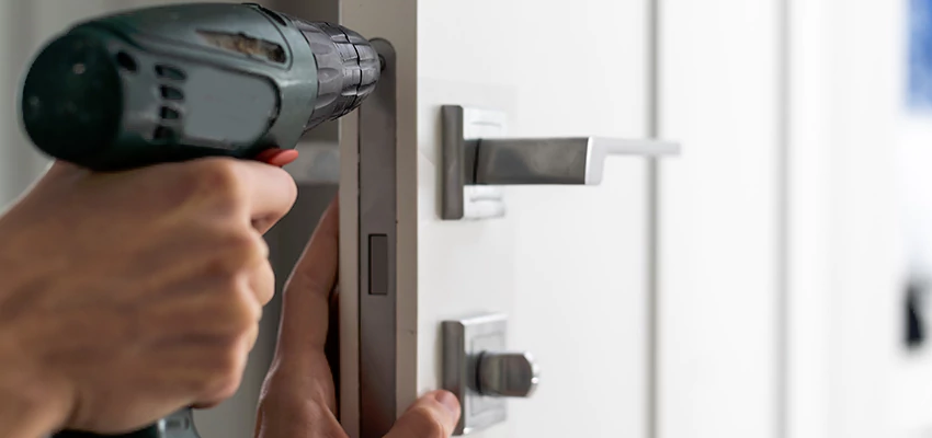 Locksmith For Lock Replacement Near Me in Valrico, FL