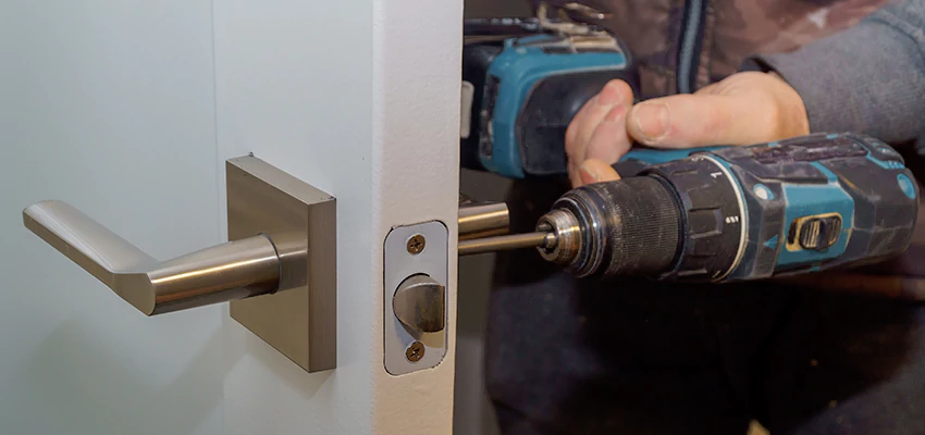 Broken Door Handle Lock Repair in Valrico, Florida