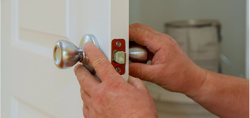 AAA Locksmiths For lock Replacement in Valrico, Florida